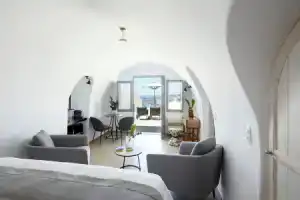 Petit Palace Suites, Фира