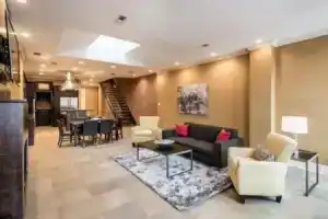 LazyKey Suites - Gorgeous 3BD Penthouse w/Spa and a Private Deck, Филадельфия