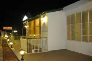 Spring Hotel, Платрес