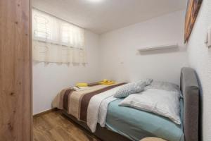 Stunning Apartment in Petrcane With Wifi and 1 Bedrooms, Козино