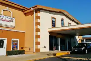 R Nite Star Inn & Suite, Арлингтон