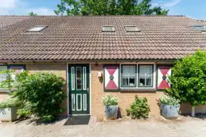 Group Home in Giethoorn With Waterside Terrace, Гиетхоорн