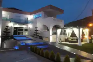Stratos Deluxe Apartments, Скала-Потамиас