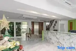 Royale 8 Ville Guest House, Бангкок