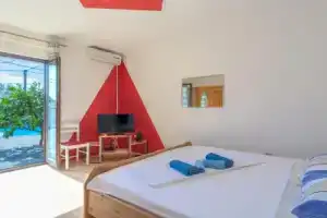 Crowonder Lucky Holiday House with Pool and Patio 30 meters from the Beach, Козино