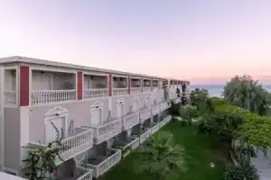 Belussi Beach Hotel & Suites, Кипсели