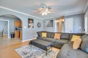 < 4 Mi to Dtwn Greensboro: Renovated Home w/ Yard!, Гринсборо