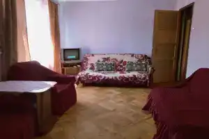 Kvartira na Agrba 1 KV 10 okolo morja, Пицунда