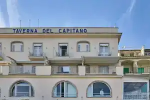 Отель «Taverna Del Capitano», Масса Лубрензе
