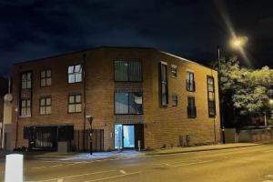 Birmingham City 2 Bedroom Apartment - Free Parking, Бирмингем