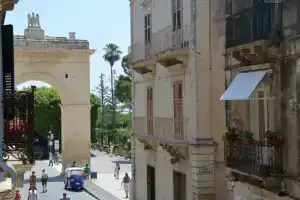 Hotel «Flora», Ното