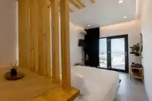 Lackos Luxury Suites, Фиростефани