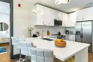 Downtown Nashville 2BR Condo Balcony & Parking Near Broadway, Нэшвилл
