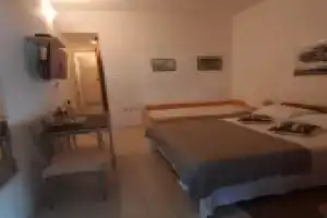 Apartment Žeki - 20 m from the sea: A1 Seget Vranjica, Riviera Trogir, Сегет Враница
