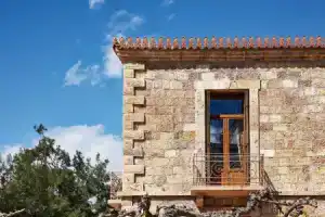 Aktaion Hotel, Лутра-Эдипсу