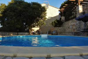 Villa Bombo, Komarna