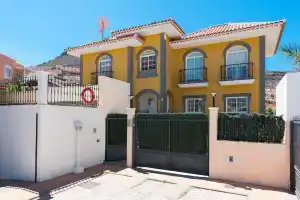 Amazing Costa Adeje's Villa! Pool & Big Garden, Адехе