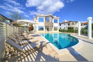 Villa Piano With sea View, Pinezići