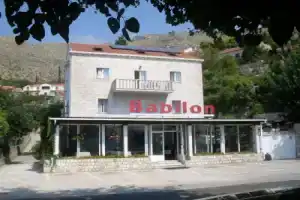 Villa Babilon, Затон