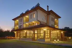 Kamilite Family Hotel, Хисаря