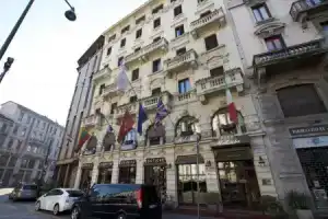 Mokinba Hotels King, Милан