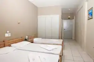 Liza Mary Hotel, Балион