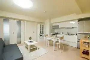 Luxury Hideout, Фукуока