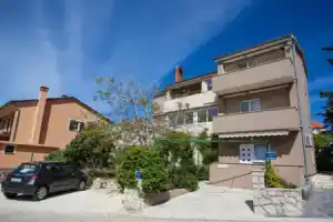 Apartment Rajci, Црес