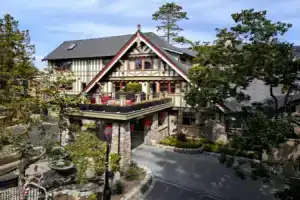 Rosemead House, Виктория