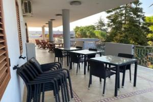 L'isola di Francesca (Adults Only), Конверсано