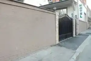 Green Corner Hotel, Тбилиси