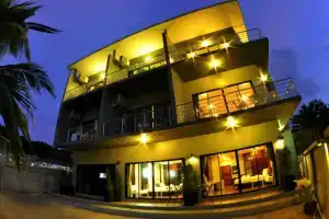 Phi Phi Tonsai Place, Пхи Пхи
