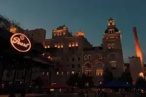 3br-2ba Cityscape Haven With Panoramic Tower View!, Сан-Антонио