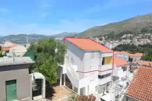 2 BDRM AMore Dubrovnik, Дубровник