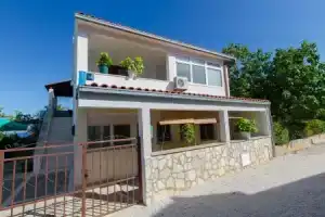 Apartment Vlado - cosy & afordable: A2 Supetar, Island Brac, Супетар