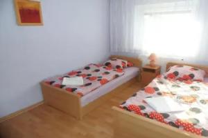 Rose Apartment, Хайдусобосло
