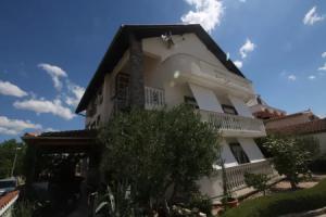 Zora - Garden Terrace and Grill - A1, Pirovac