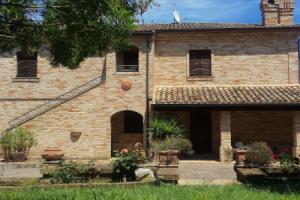 Beautiful Villa With Private Swimming Pool and Close to the sea, Чивитанова-Марке