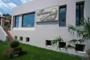 Hotel Tesoro, Никиана
