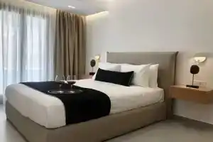 Harmony Suites, Фира