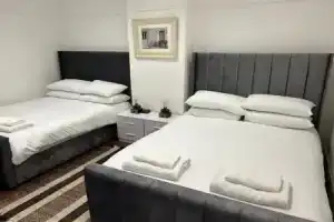 Sakura,sleeps 8 Netflix, Оксфорд