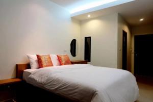 Ocean12 Chic Hotel, Чалонг