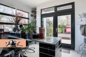 Paradise Amsterdam bungalow of 80 m2 with private pool, parking and free use of bikes included, Зандворт