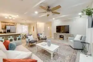3 BR Newly Remodeled Home With Farm Style Decor, Оклахома-Сити