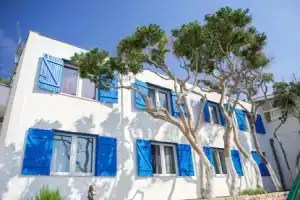 Beach Hotel, Драшнице