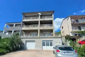 Elegant Apartments With Sea View and Balcony, Цриквеница