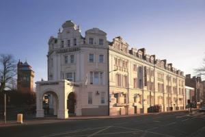 The Angel Hotel- Part of the Cairn Collection, Кардифф