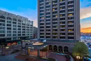 Hilton Indianapolis Hotel & Suites, Индианаполис