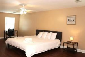 Lasalle 2B · Huge 4BR Gated Apartment w/ Off-street Parking, Новый Орлеан
