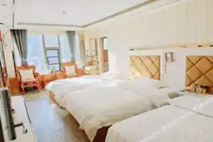 Cloud Can Chang Hotel